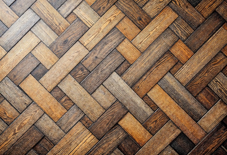 Parchetul cu finisaje speciale în restaurarea elementelor vechi de design