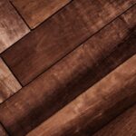 Parchetul cu finisaje speciale în proiecte de design sustenabil