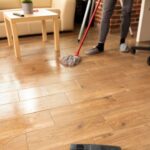 Cum să întreții parchetul Versailles pentru a păstra strălucirea și aspectul impecabil