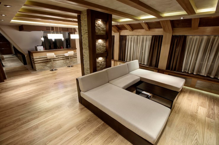 Parchetul în spina de pește în designul hotelier: cum să impresionezi clienții