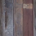 Parchetul cu finisaje speciale în designul industrial și rustic